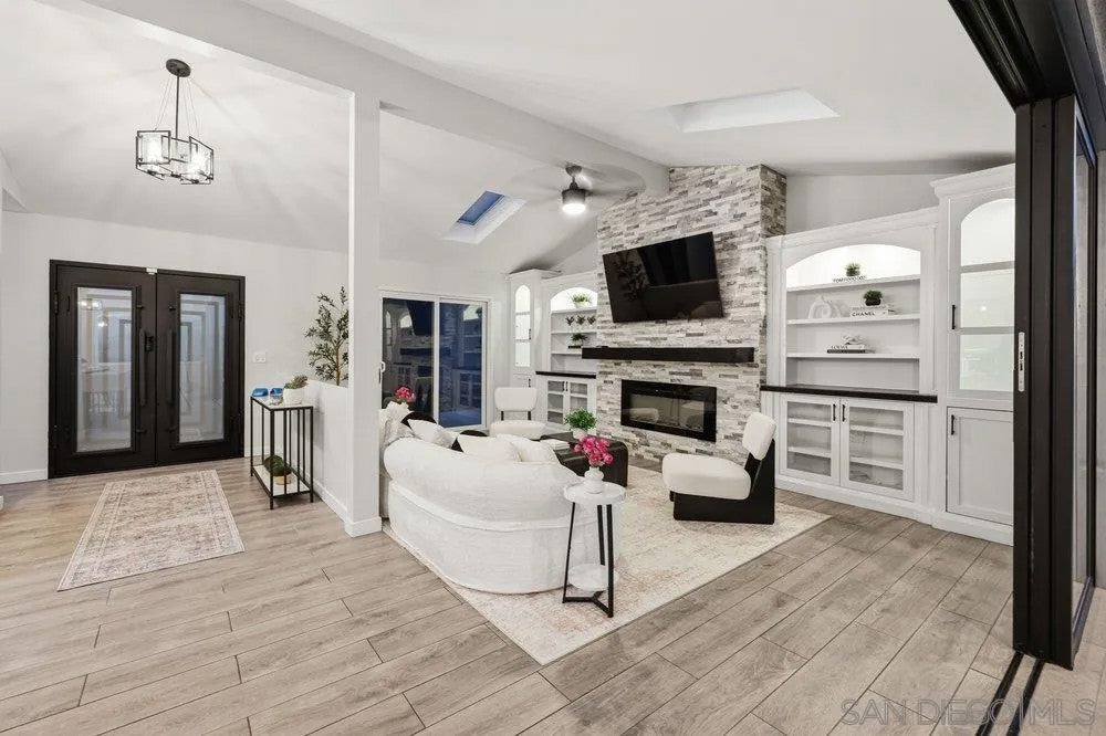 6217 Boulder Lake