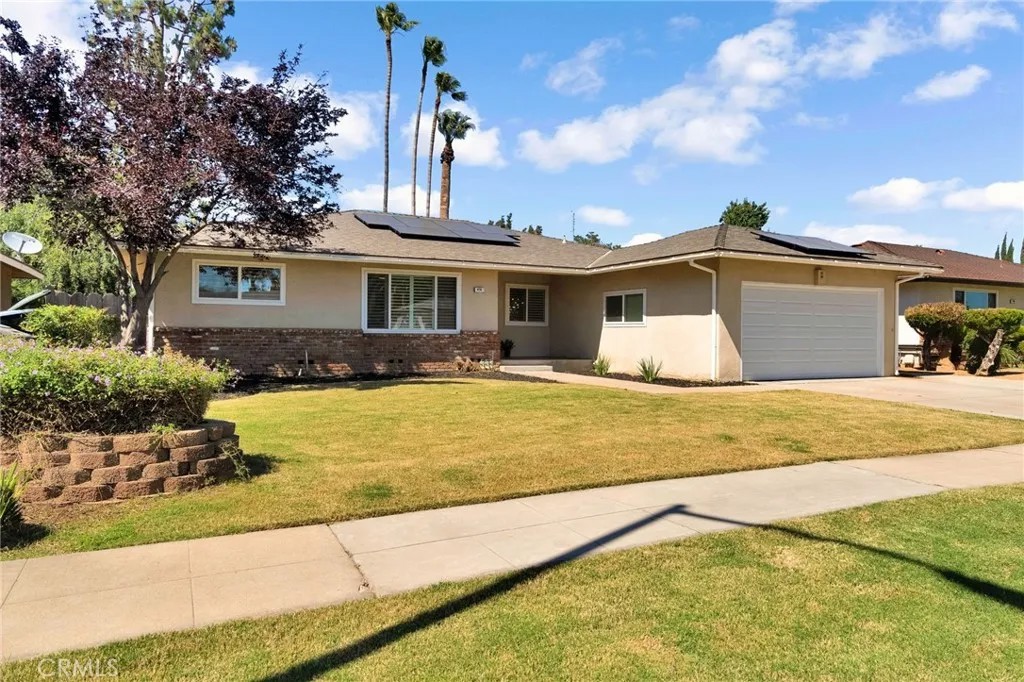 474 E Escalon