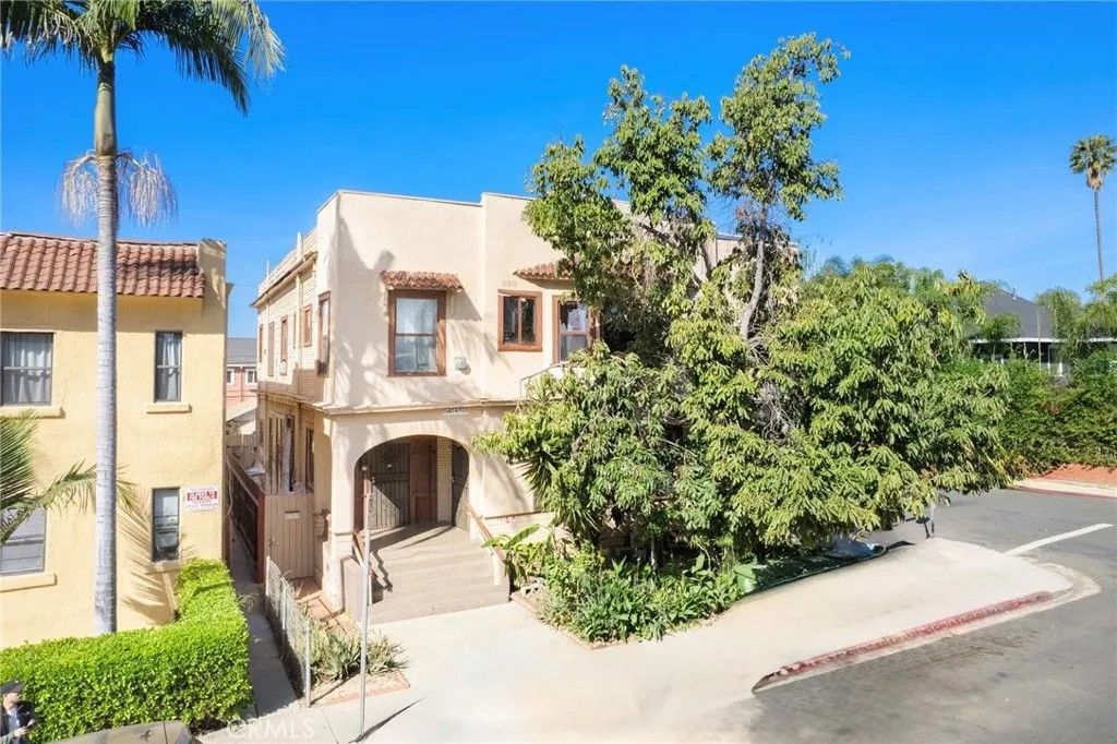 Photo of 1304 W 17th Street, Los Angeles, CA 90006 (MLS # SB26071062)