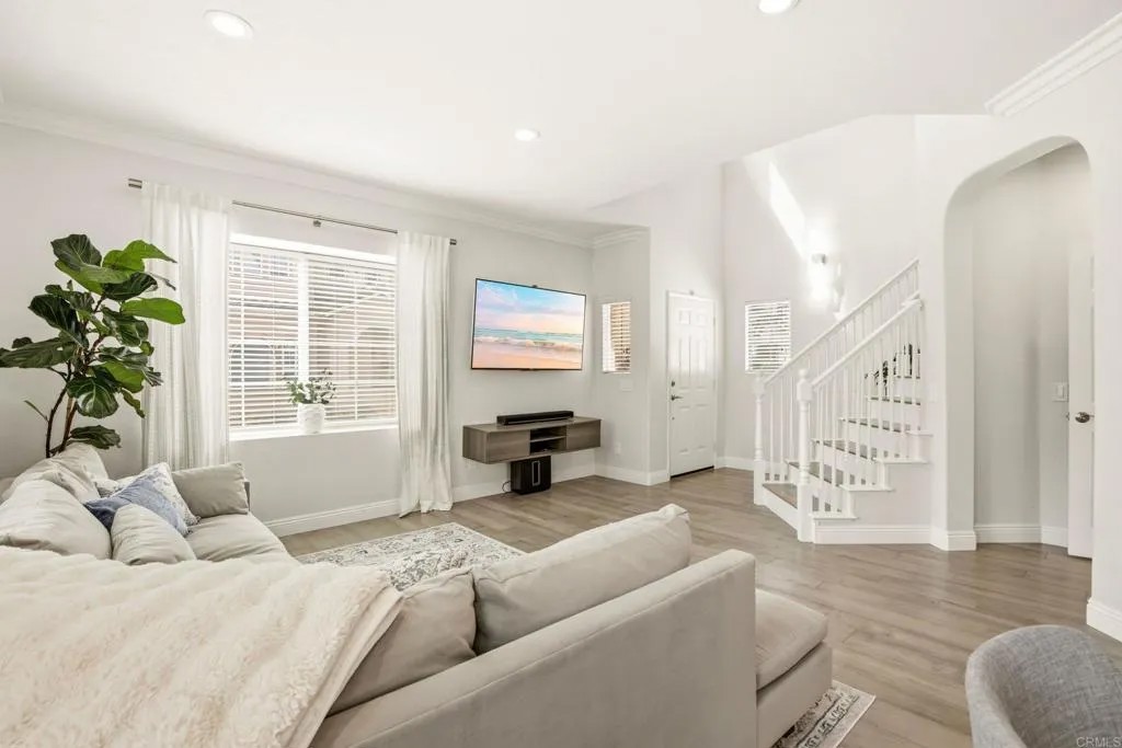 248 Amatista Way