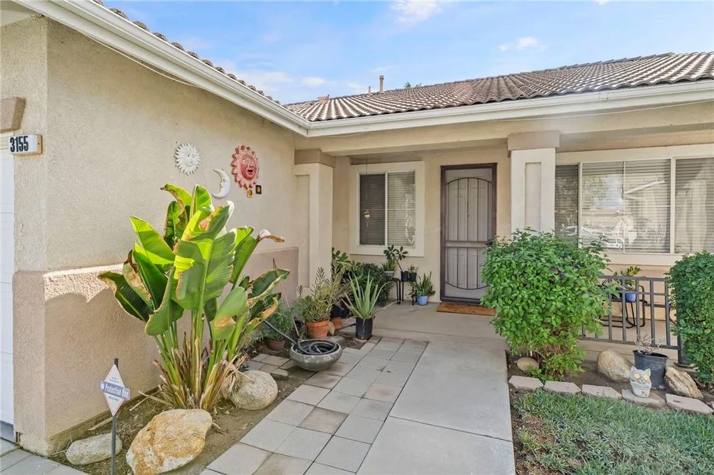 Photo of 3155 Shipley Pl, Hemet, CA 92545 (MLS # CV25271882)