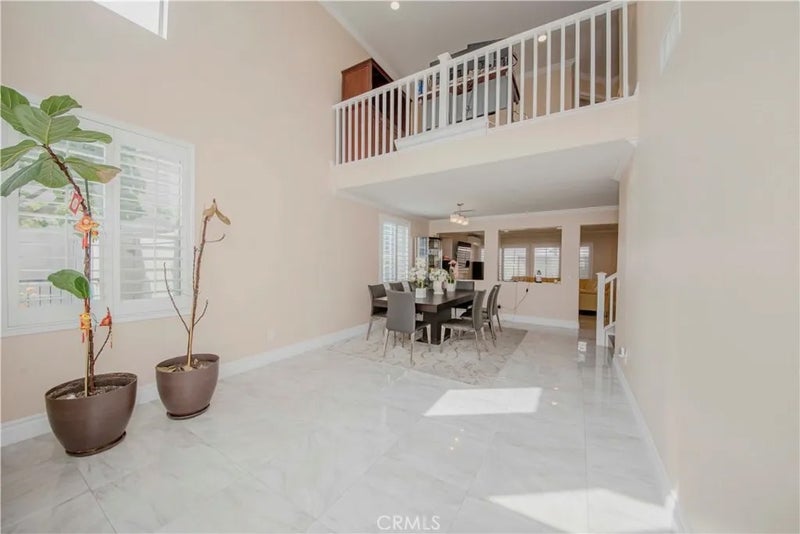 1528 W Delvale