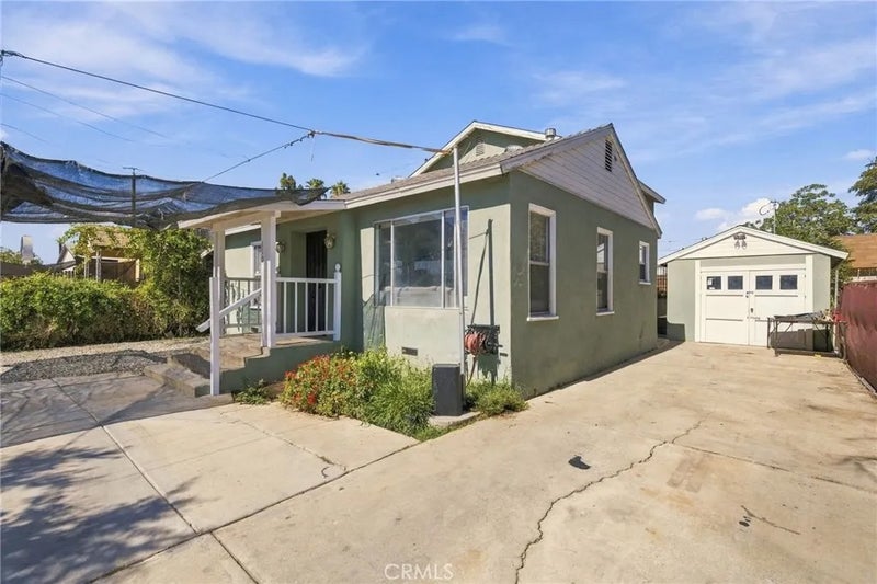 110 E Belle Avenue