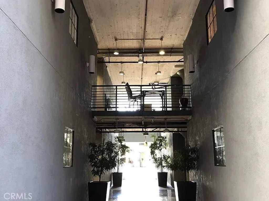 Photo of 420 S San Pedro St #306, Los Angeles, CA 90013 (MLS # TR26026316)