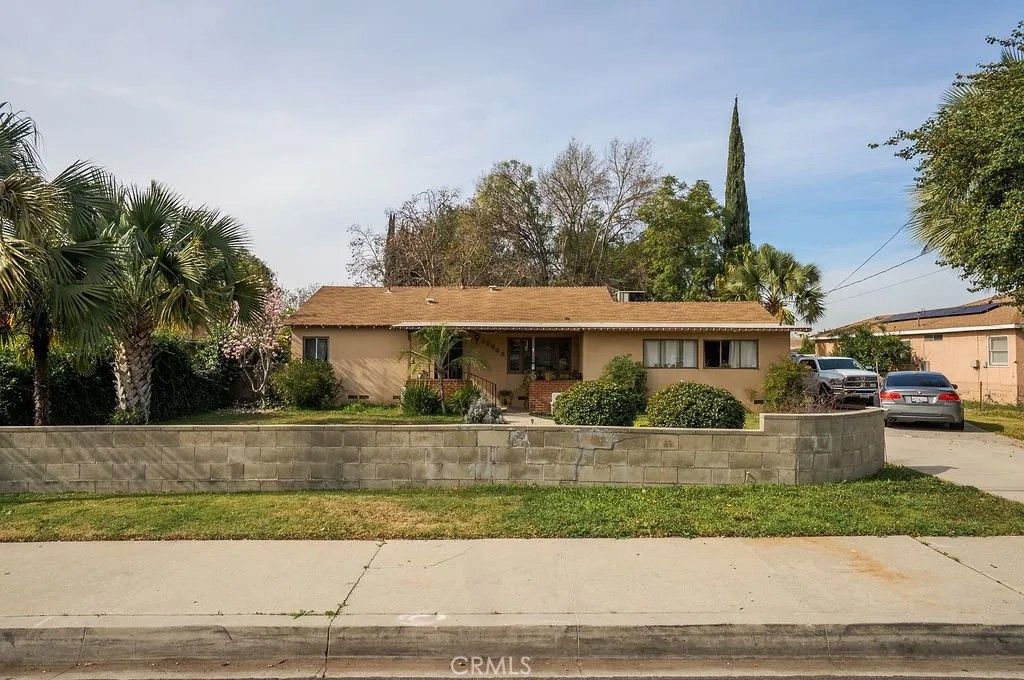 Photo of 12644 Oaks Avenue, Chino, CA 91710 (MLS # AR26013476)