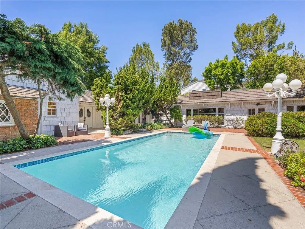 Photo of 19 Strawberry Lane, Rolling Hills Estates, CA 90274 (MLS # PV26078949)