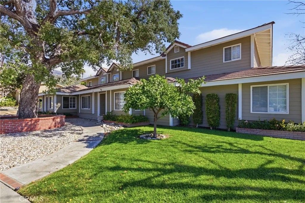 Photo of 136 Madeline Dr, Monrovia, CA 91016 (MLS # AR26050509)