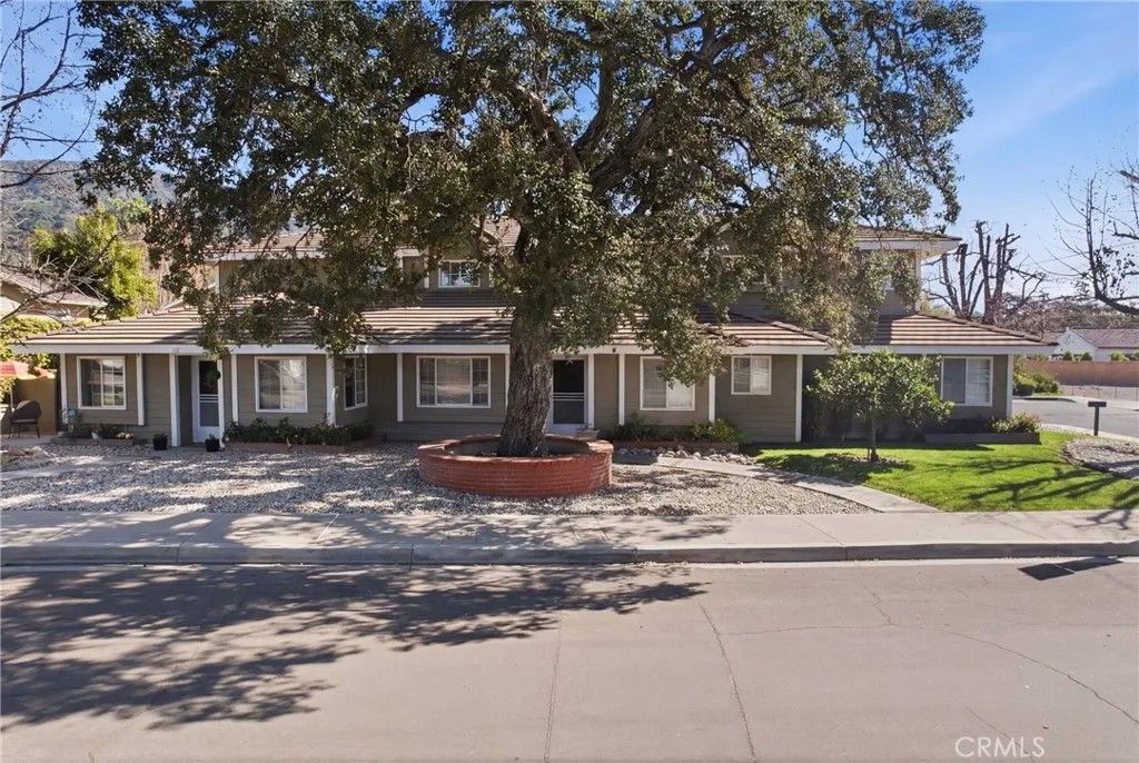 Photo of 136 Madeline Dr, Monrovia, CA 91016 (MLS # AR26050509)