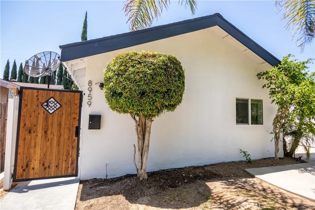 8961 Etiwanda Avenue