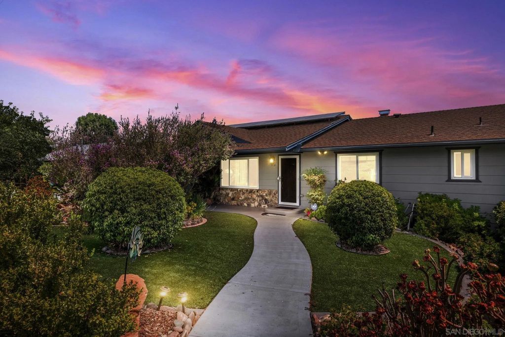 Photo of 1958 Lejos Dr, Escondido, CA 92025 (MLS # 250040941)