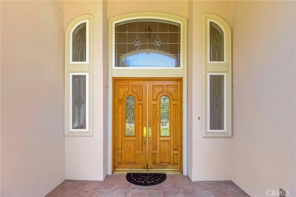 134 E Las Flores Ave