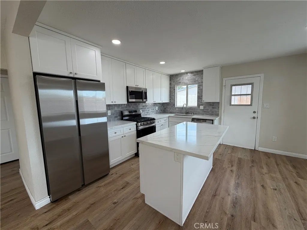 1411 flag lane