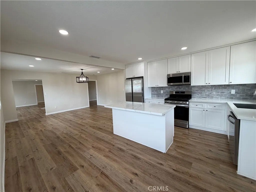 1411 flag lane