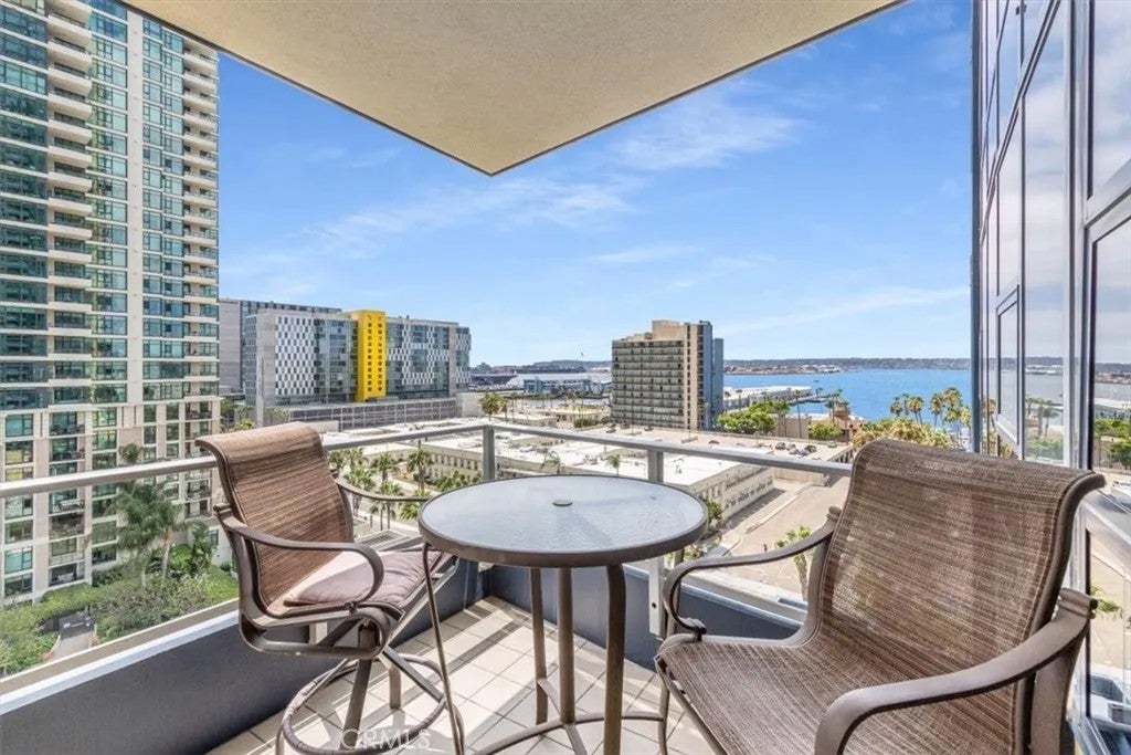 1325 Pacific Highway 1003