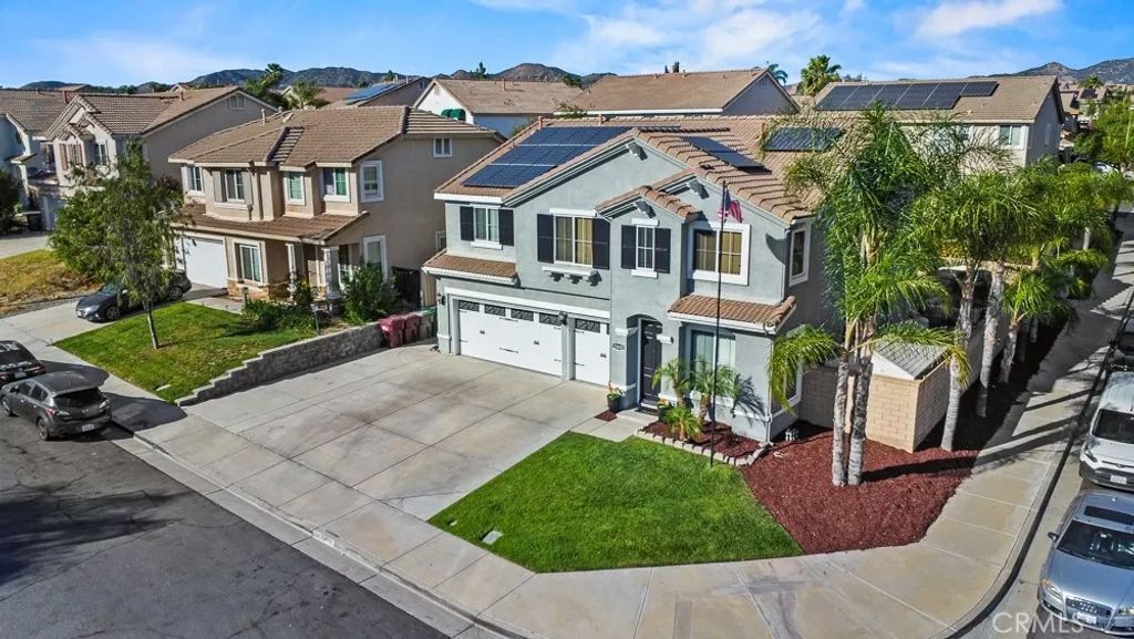 Photo of 23632 Coast Live Oak Ln, Murrieta, CA 92562 (MLS # SW26069086)