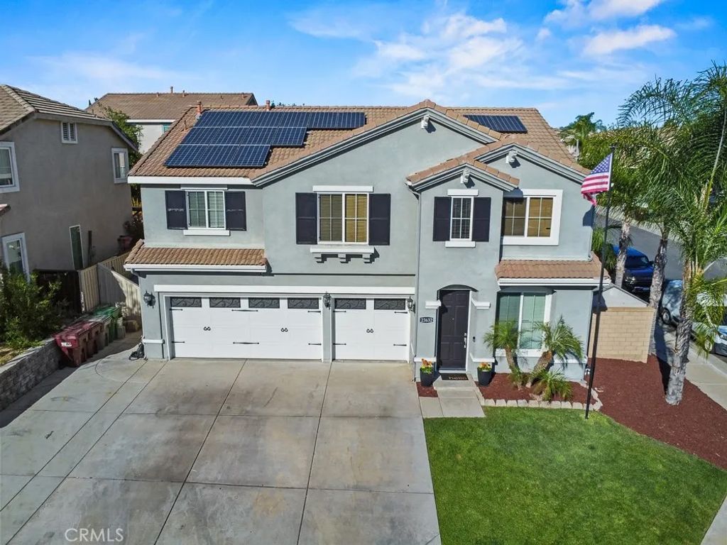Photo of 23632 Coast Live Oak Ln, Murrieta, CA 92562 (MLS # SW26069086)