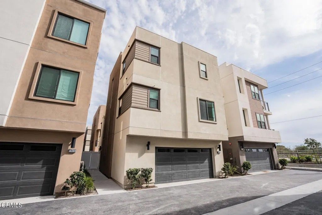 Photo of 1085 Canal Street, Oxnard, CA 93035 (MLS # V1-34175)