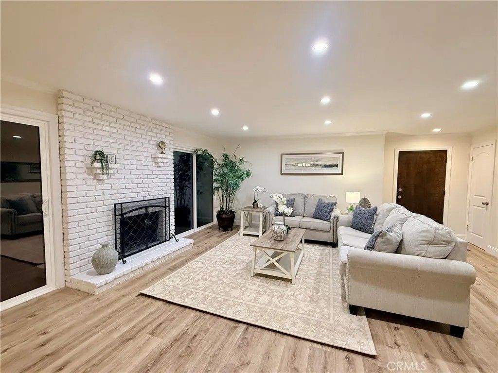 Photo of 912 W 11th St #4, San Pedro, CA 90731 (MLS # SB26025845)