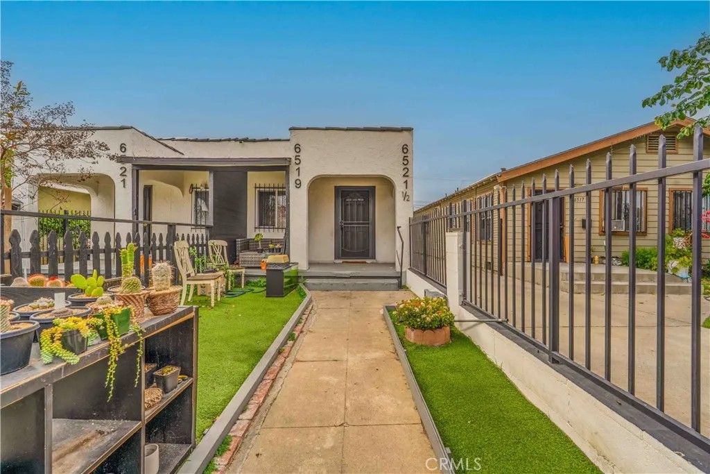 Photo of 6519 Denver Avenue, Los Angeles, CA 90044 (MLS # DW26060160)