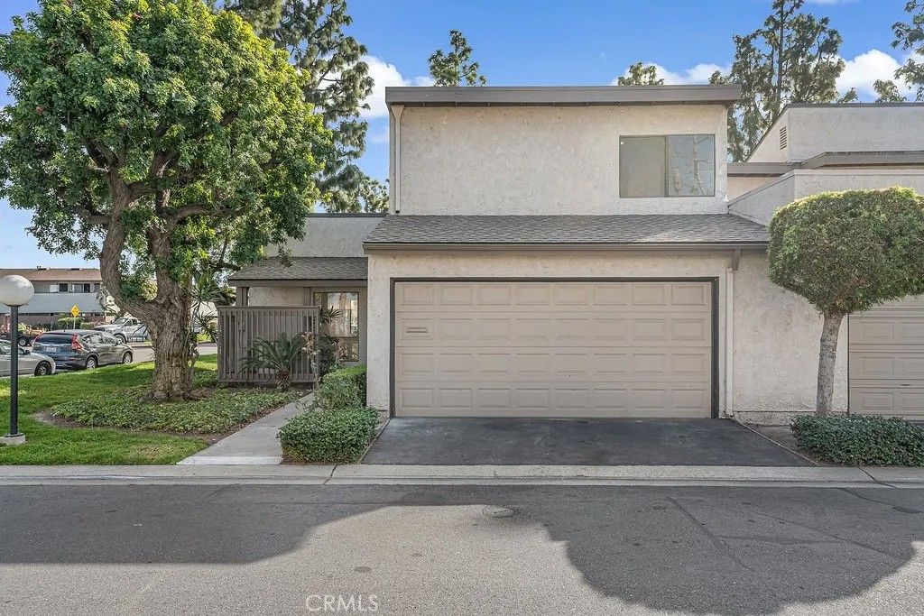 Photo of 3010 E Via Taranto, Anaheim, CA 92806 (MLS # OC26025894)
