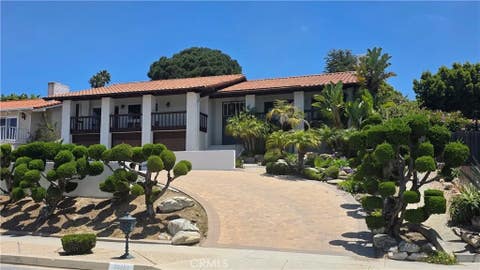 Photo of 30060 Avenida Esplendida, Rancho Palos Verdes, CA 90275 (MLS # SB26134365)