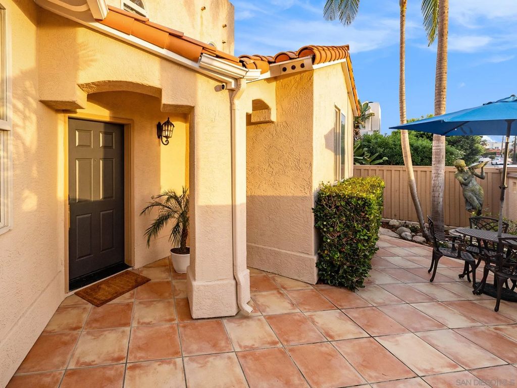 Photo of 7355 Fay Avenue, La Jolla, CA 92037 (MLS # 2600897)