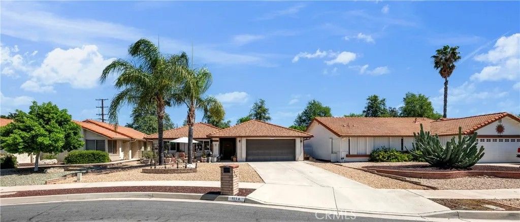 Photo of 1114 Bottle Tree Way, Hemet, CA 92545 (MLS # SW26064328)