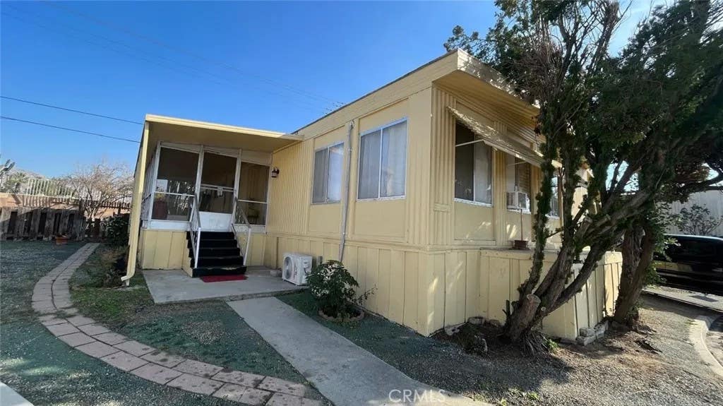 Photo of 36 Round Table Dr #36, Riverside, CA 92507 (MLS # PW26121551)
