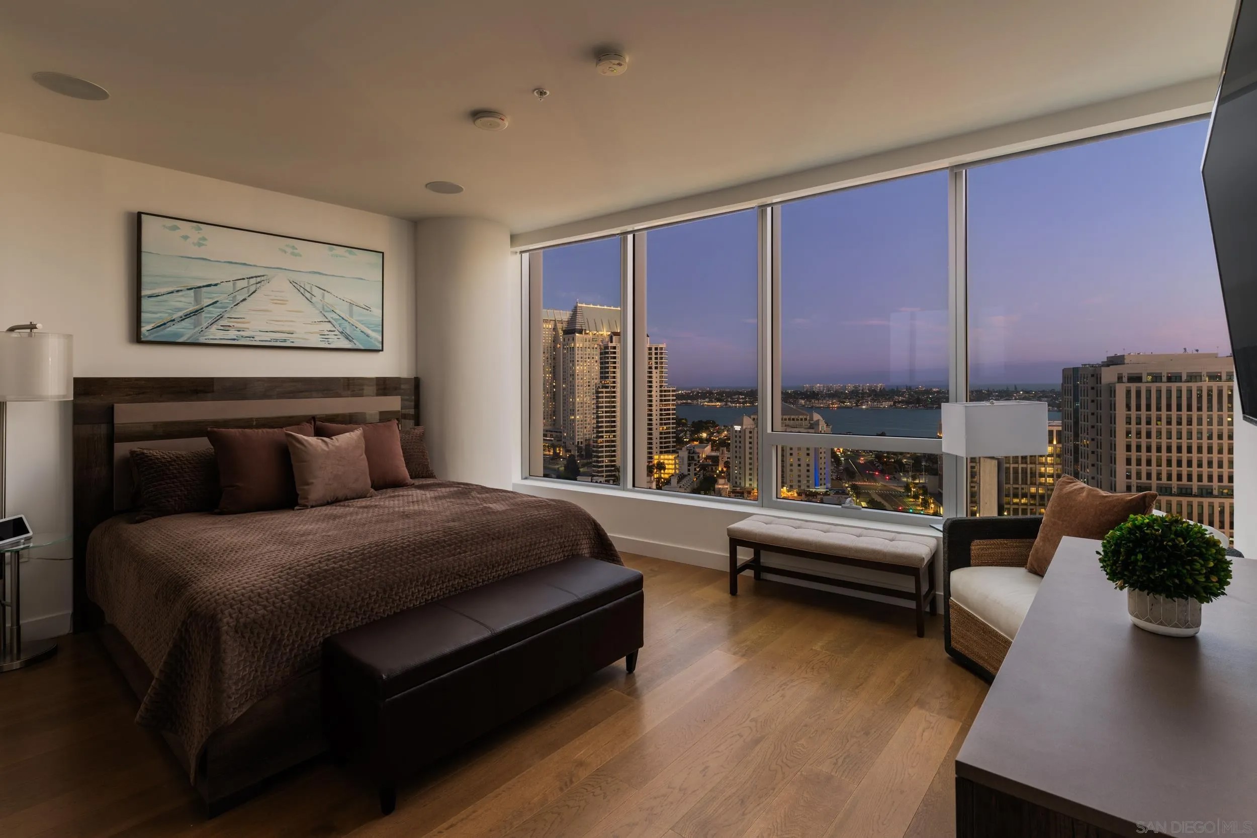 888 W E Street 2203