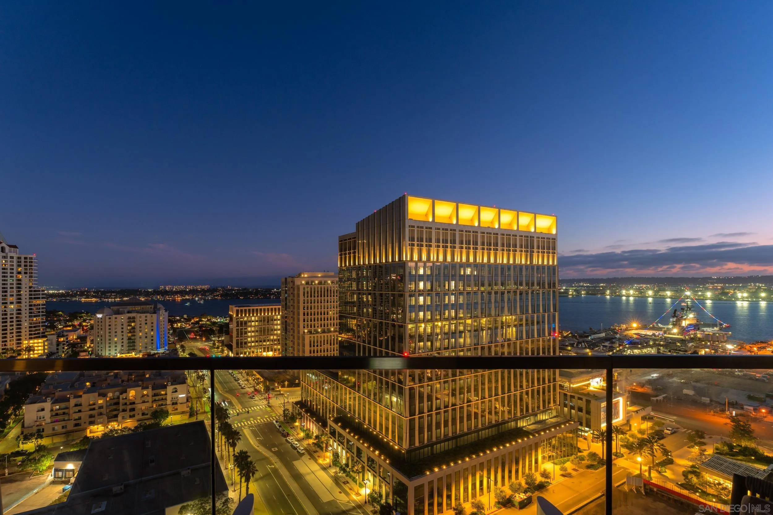 888 W E Street 2203