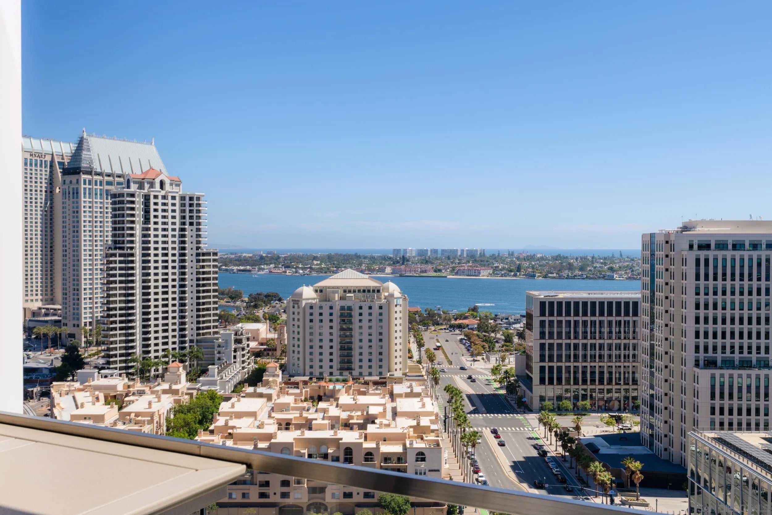 888 W E Street 2203