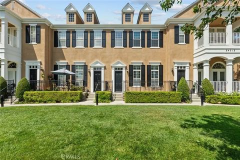 Photo of 24012 Bridgeport Lane #12, Valencia, CA 91355 (MLS # SR26043407)