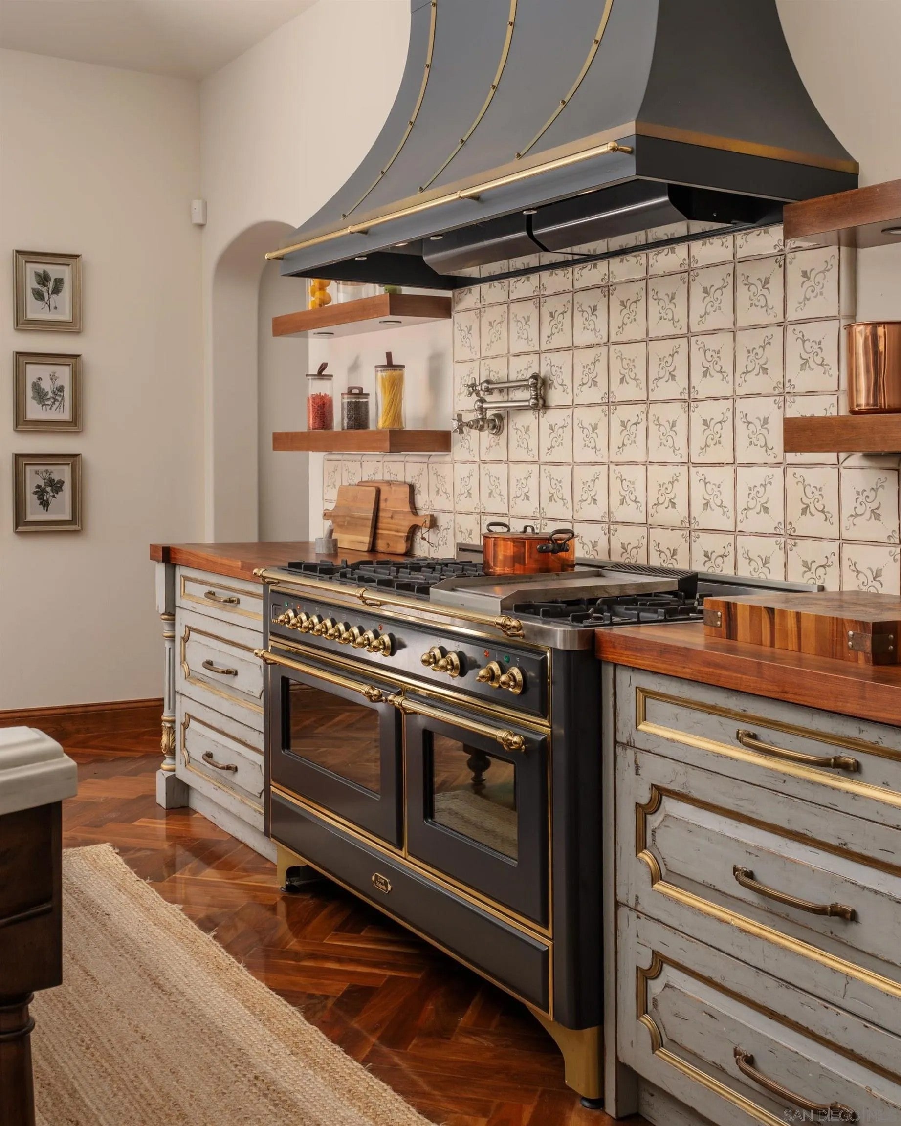 5406 Calzada Del Bosque