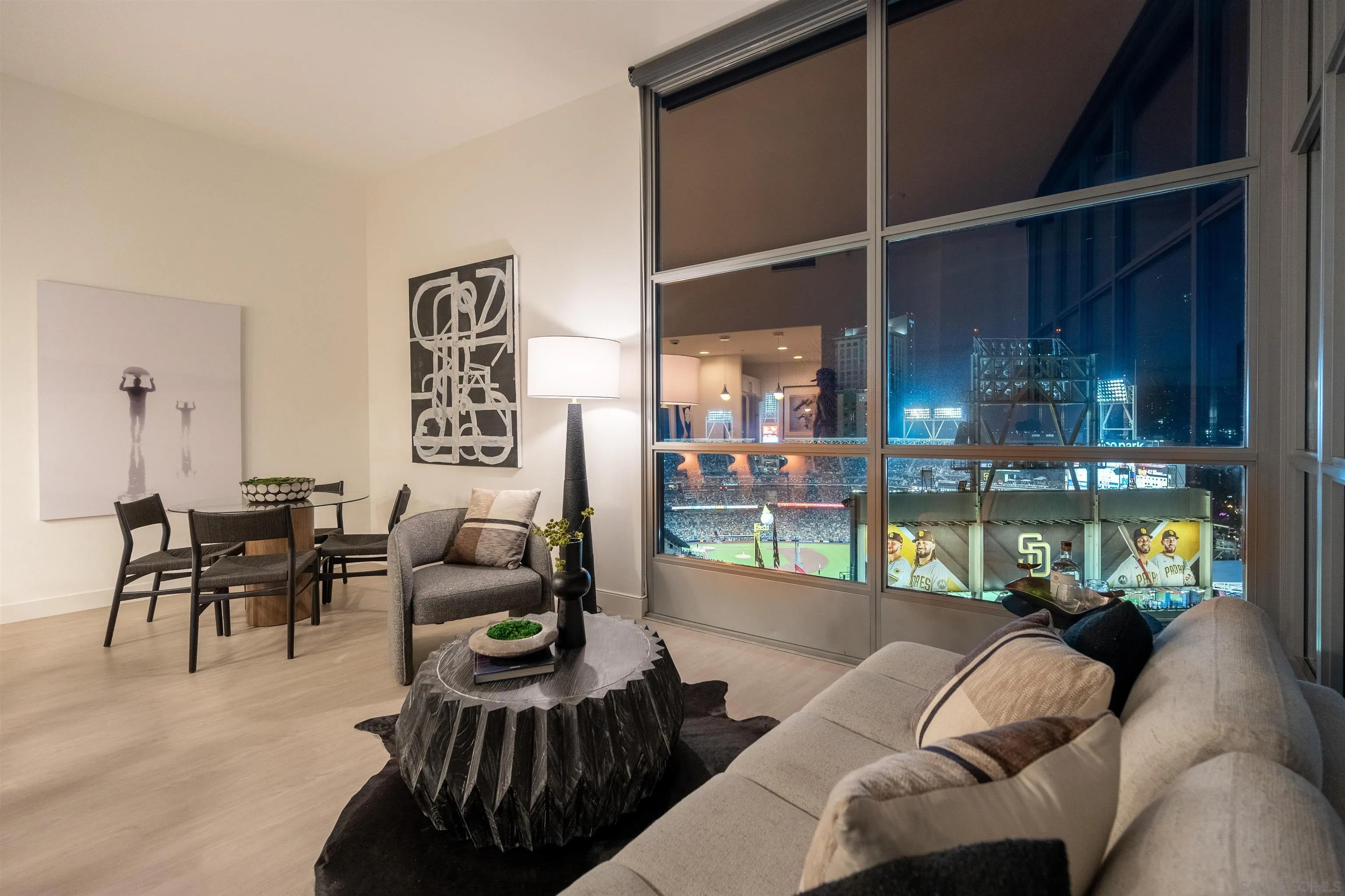 253 10Th Ave 1402