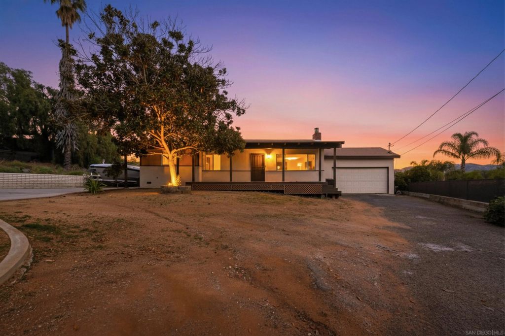 Photo of 612 Momar Lane, Escondido, CA 92027 (MLS # 250045940)