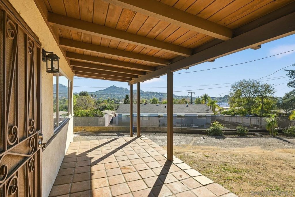 Photo of 612 Momar Lane, Escondido, CA 92027 (MLS # 250045940)