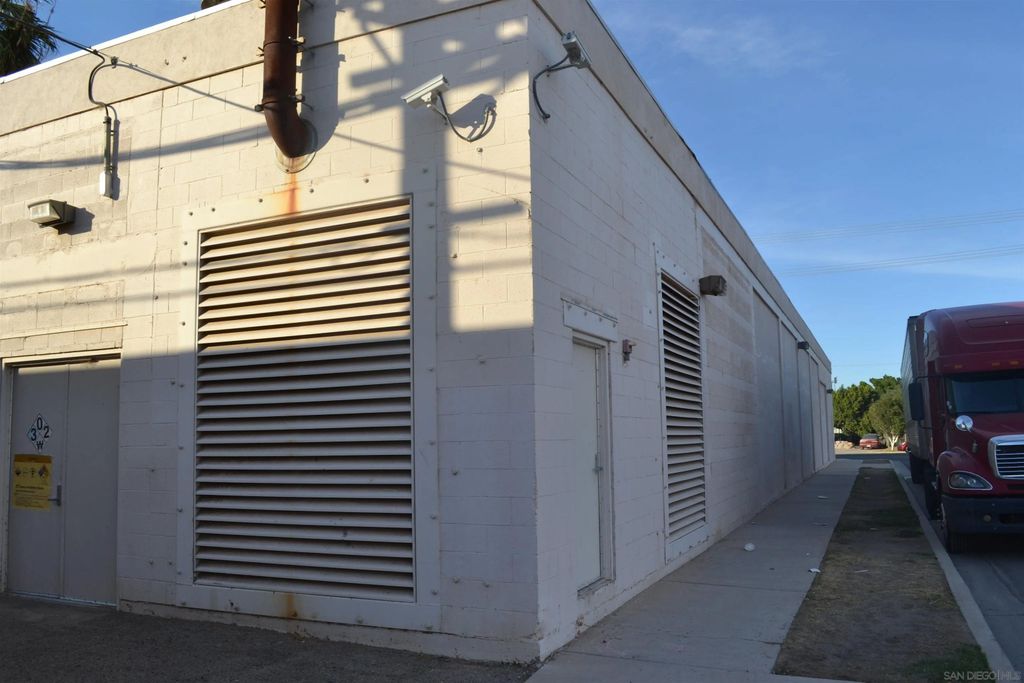 Photo of 526 D Street, Brawley, CA 92227 (MLS # 260002853)