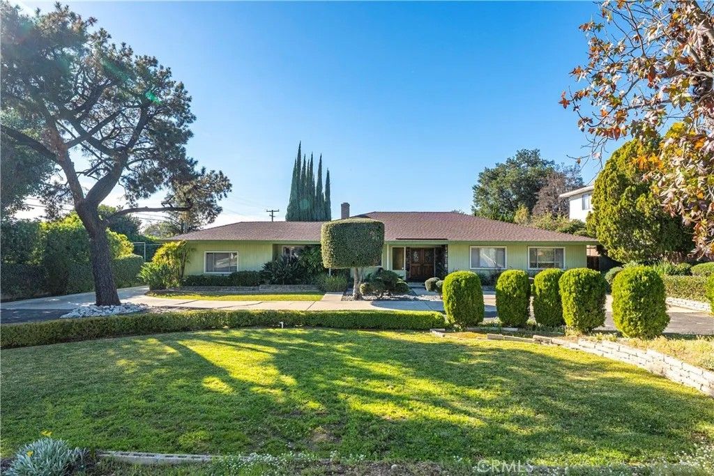 Photo of 569 N Barranca Avenue, Glendora, CA 91741 (MLS # CV26021030)