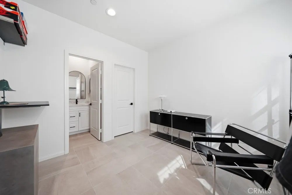 6931 Magnolia
