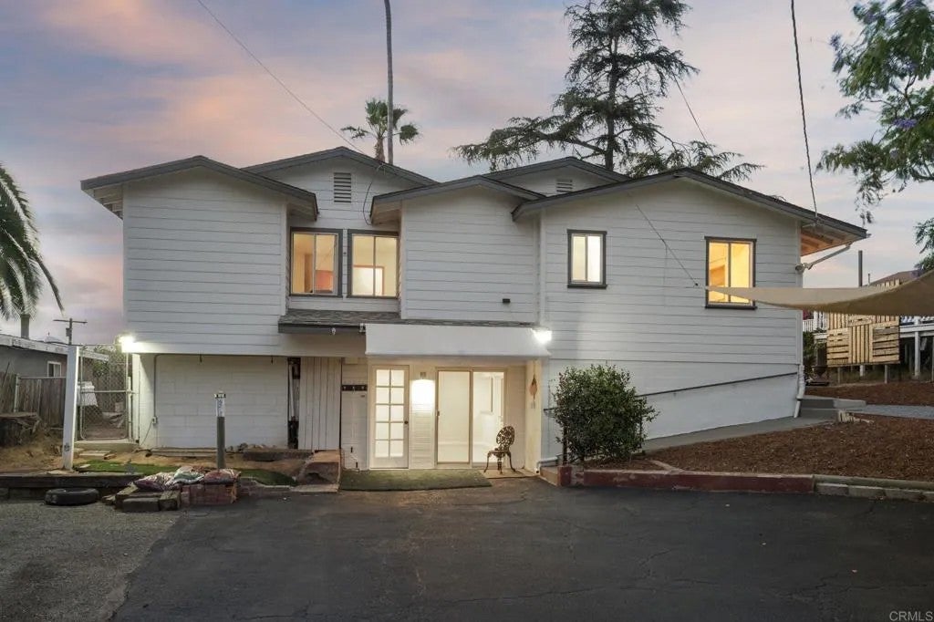 Photo of 1330 Tower Drive, Vista, CA 92083 (MLS # NDP2606355)