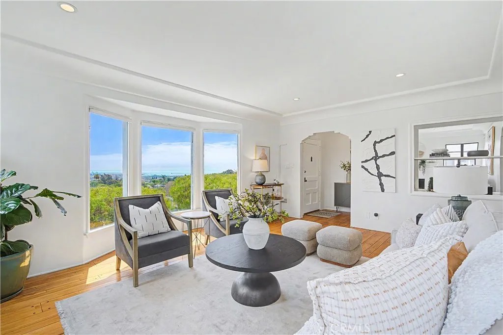 923 S Dodson