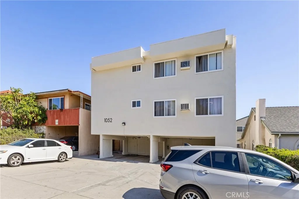 1052 Elm Avenue