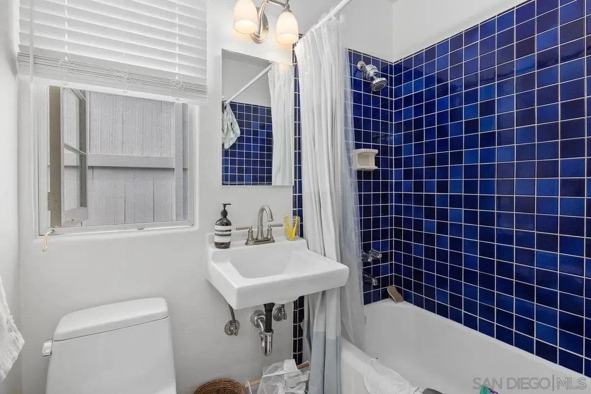 La Jolla, California 92037, United States, 3 Bedrooms Bedrooms, ,3 BathroomsBathrooms,Residential,Active,182943