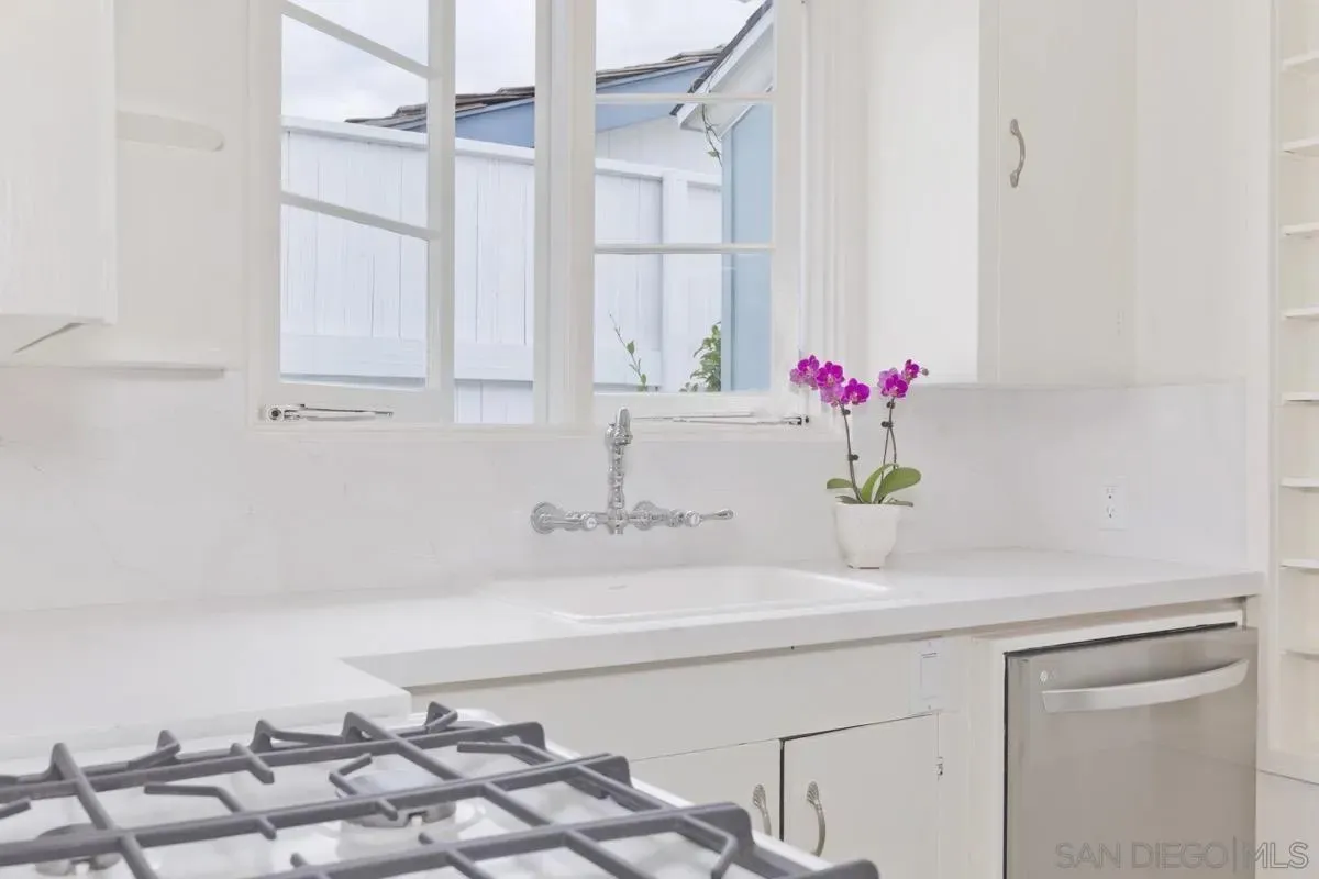 La Jolla, California 92037, United States, 3 Bedrooms Bedrooms, ,3 BathroomsBathrooms,Residential,Active,182943