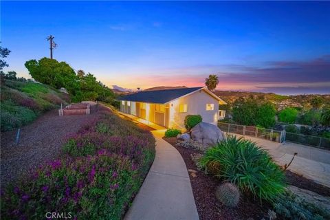 Photo of 358 Sunrise Circle, Vista, CA 92084 (MLS # SW26004630)
