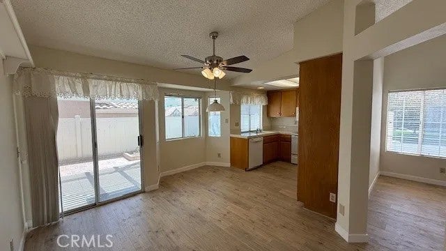 6384 Colonial