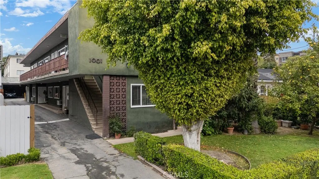 1001 E Acacia Avenue