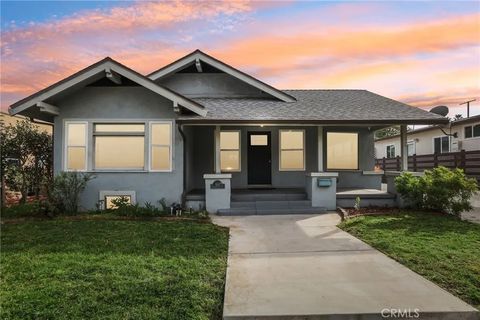 Photo of 202 Mira Mar Ave, Long Beach, CA 90803 (MLS # RS26026298)