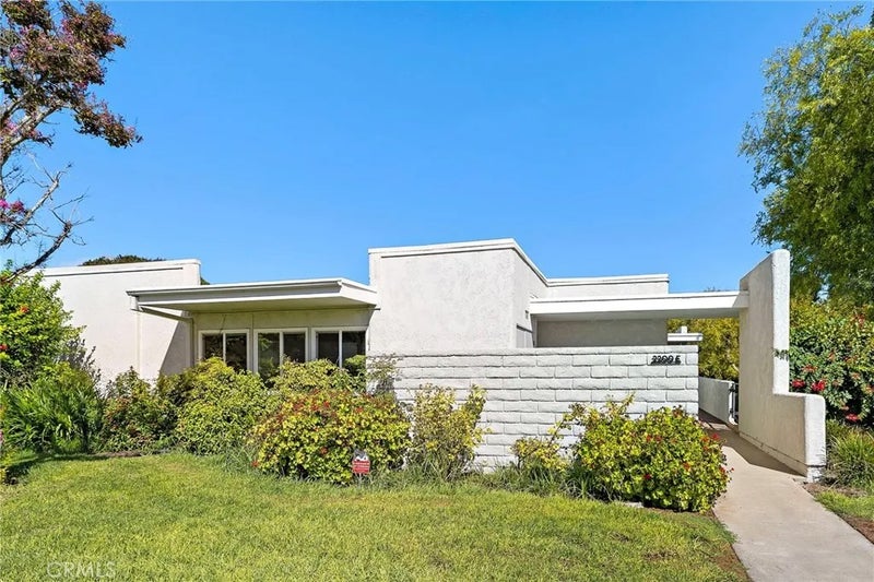 2200 Via Mariposa East