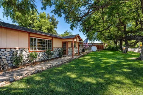 Photo of 2147 Raymond Avenue, Ramona, CA 92065 (MLS # 260018343)